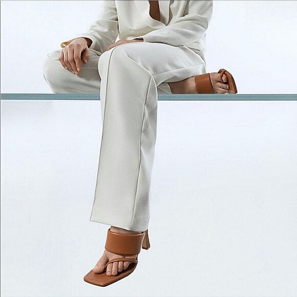 Zara    - Picture 3 of 11